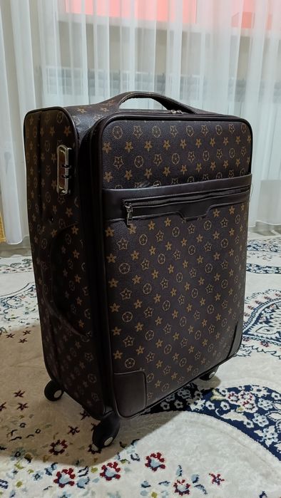 Чемодан стильный