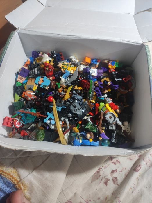 Продам Lego коробку