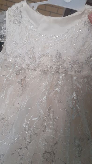 Платье нарядное продам