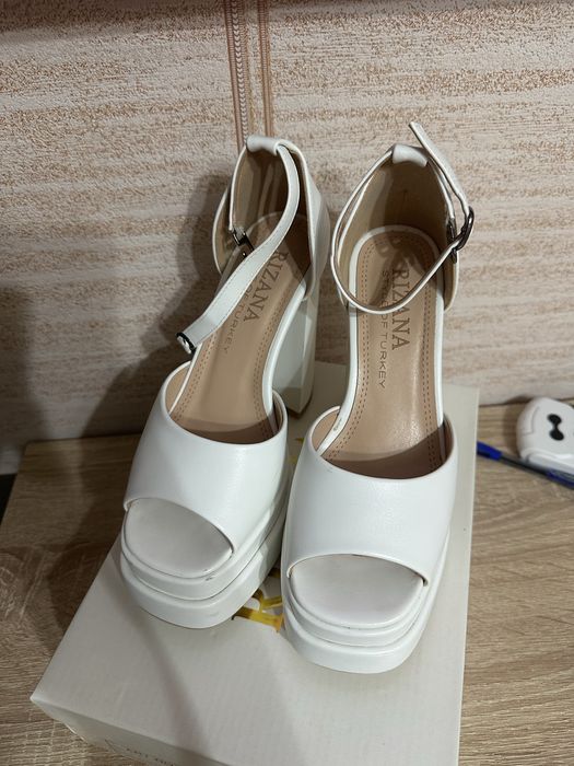 Продам туфли 35-36р