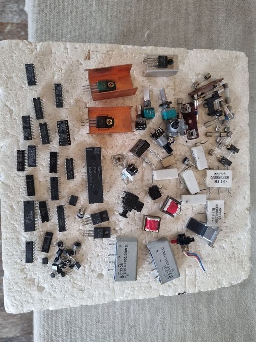 Pachet dif piese, componente, Integrate, etc. Perfecta stare.