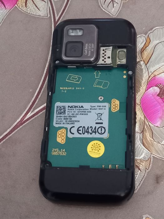 Два телефона мобильных