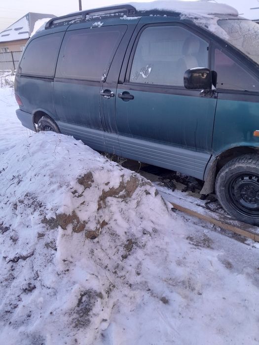Машина Toyota Previa