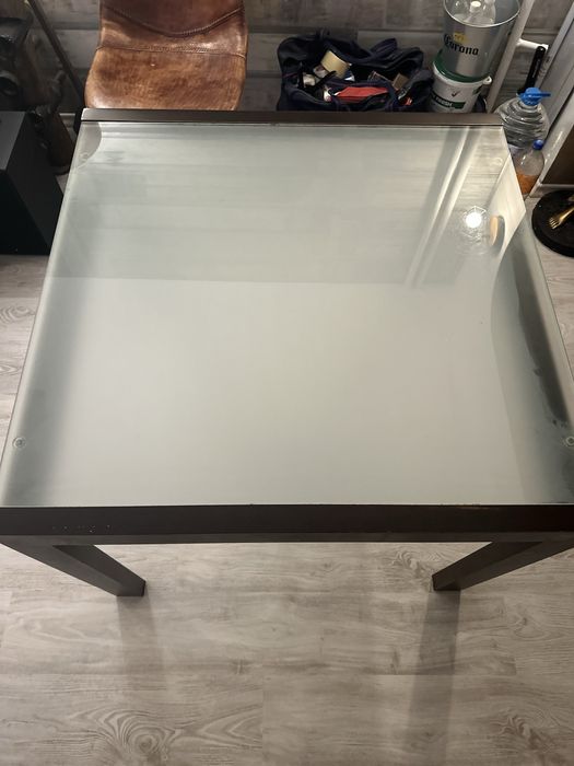 Трапезна маса , цвят венге и стъкло