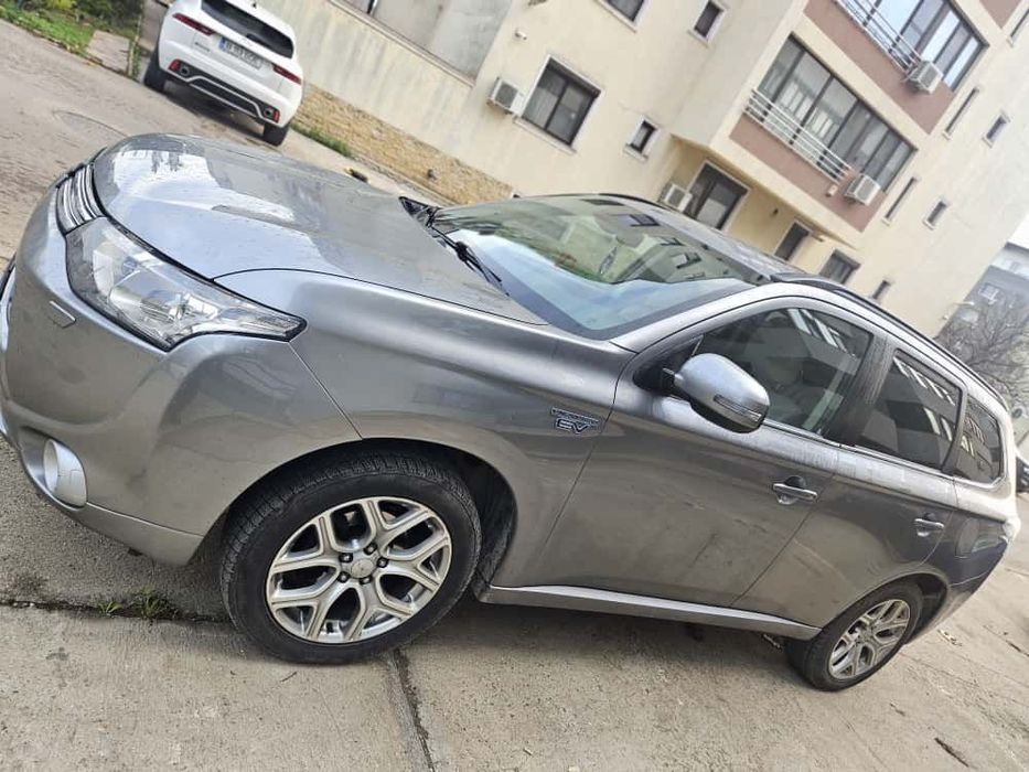 Mitsubishi Outlander Mitsubishi Outlander 2.0 4WD Plug-In Hybrid