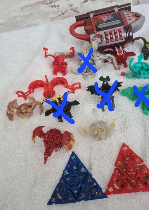 Бакуган играчки и карти