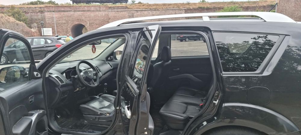 Mitsubishi Outlander 2 Full Full 7 Locuri Se oferă fiscal pe loc