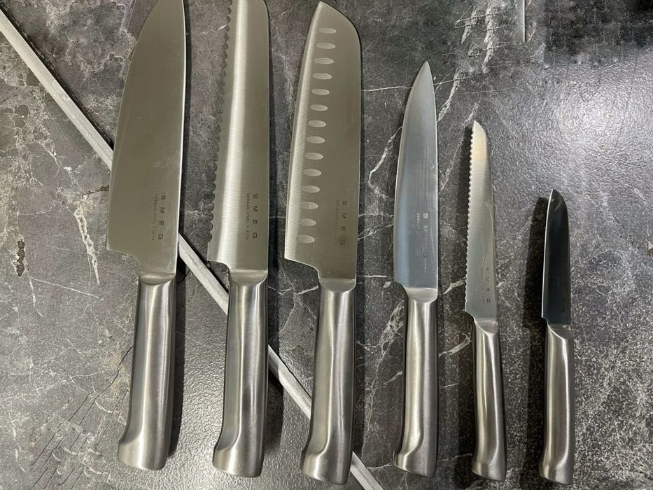 Продам набор ножей Smeg