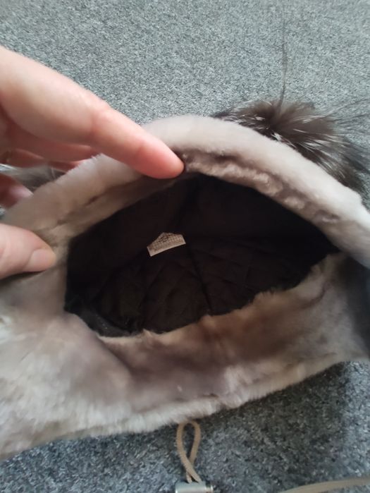 Продам шапочку на девочку