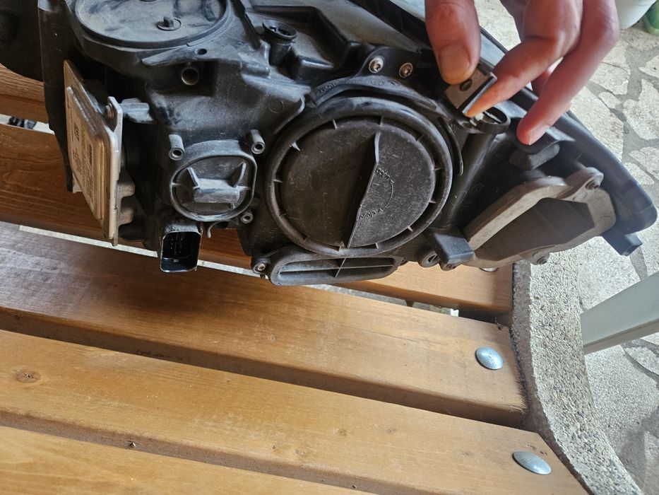 Десен ксенонов фар за Bmw F10 F11