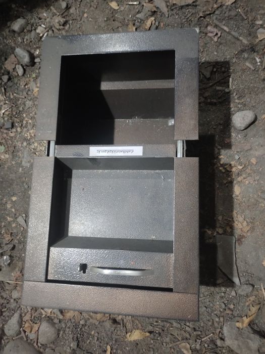 Продам железную кассу