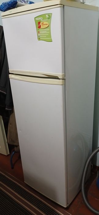 Холодильник сотилади