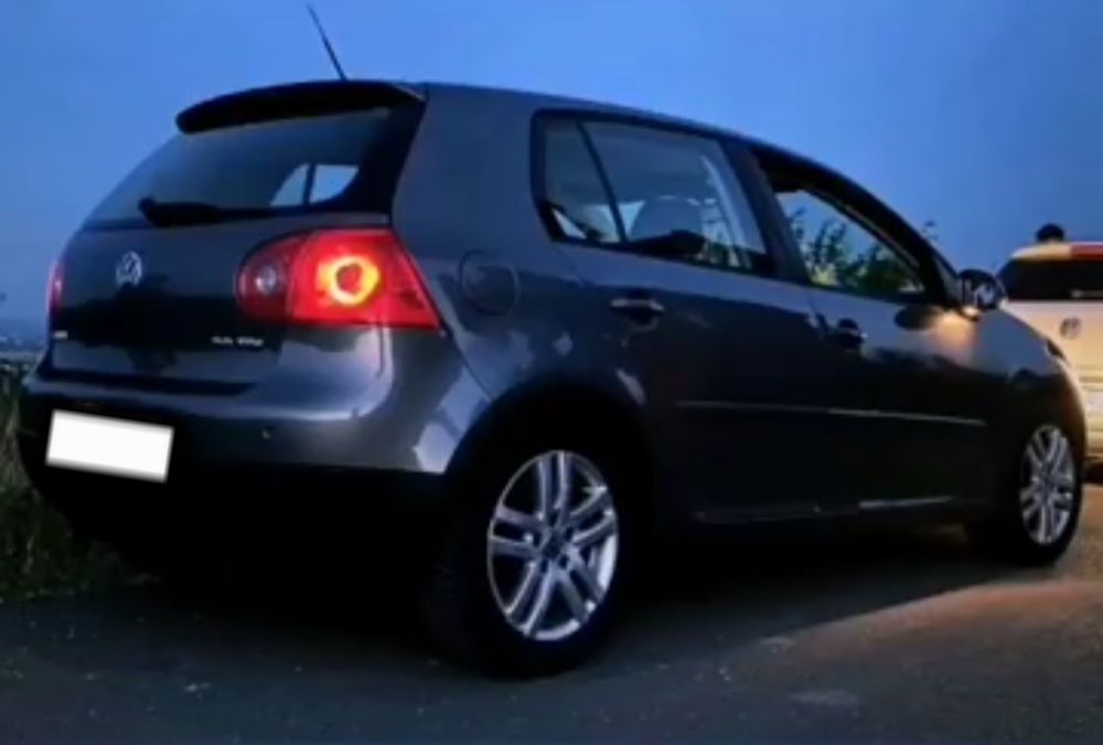 Dezmembrez Volkswagen Golf 5