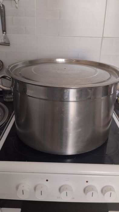 Большая кастрюля