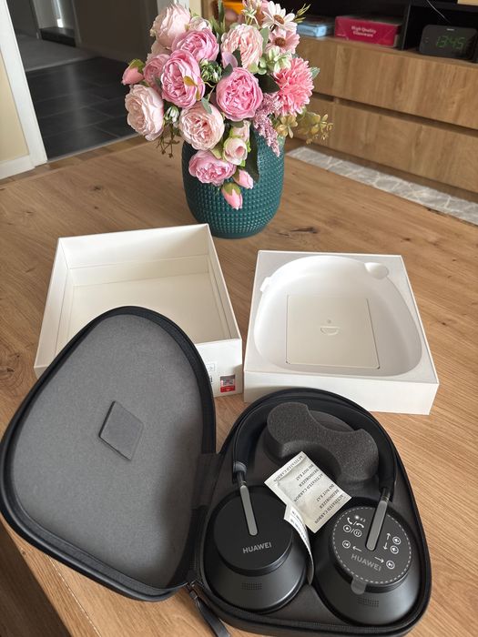 HUAWEI FreeBuds Studio – премиум безжични over-ear слушалки с активно шумопотискане
