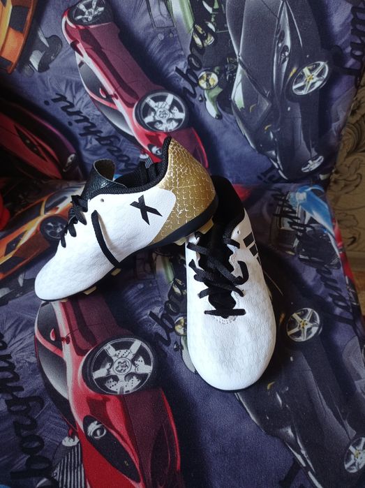 Продам футбольные  бутсы