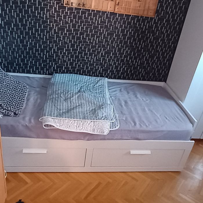 Pat și dulap Ikea - set dormitor