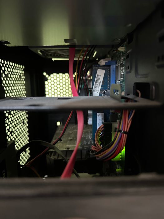 Продавам компютър с GTX 1050 Ti и i5-2500