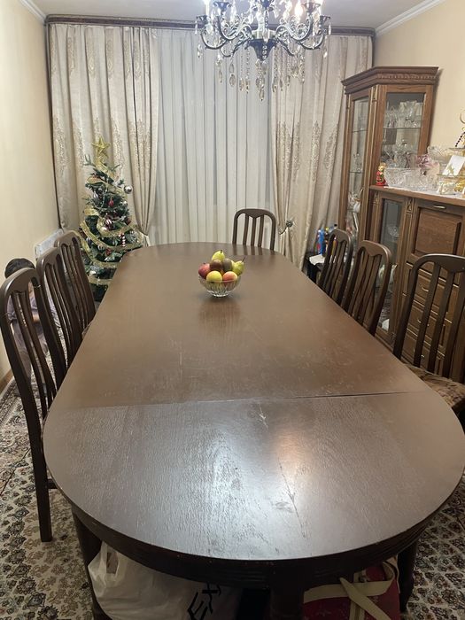 Продается стол со стульями