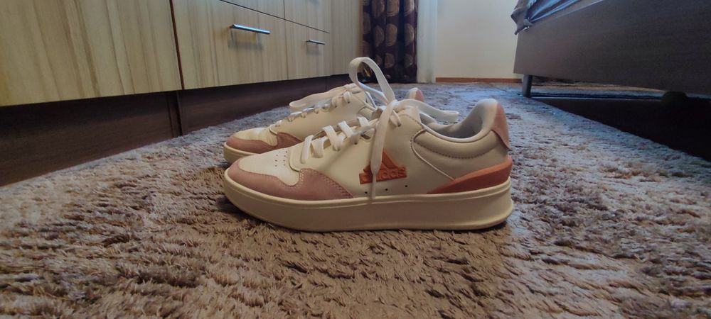 Дамски кецове Adidas,  ест. кожа, 41 номер, стелка 26.5см.