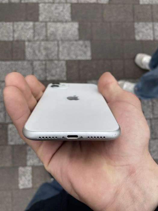 Продам IPhone 11