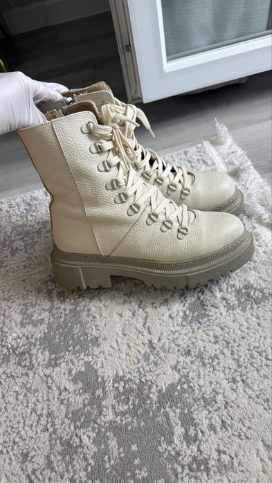 Продам ботинки осенние