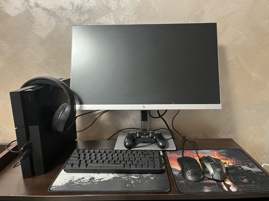 PlayStation 4 fat +monitor+други аксесуари