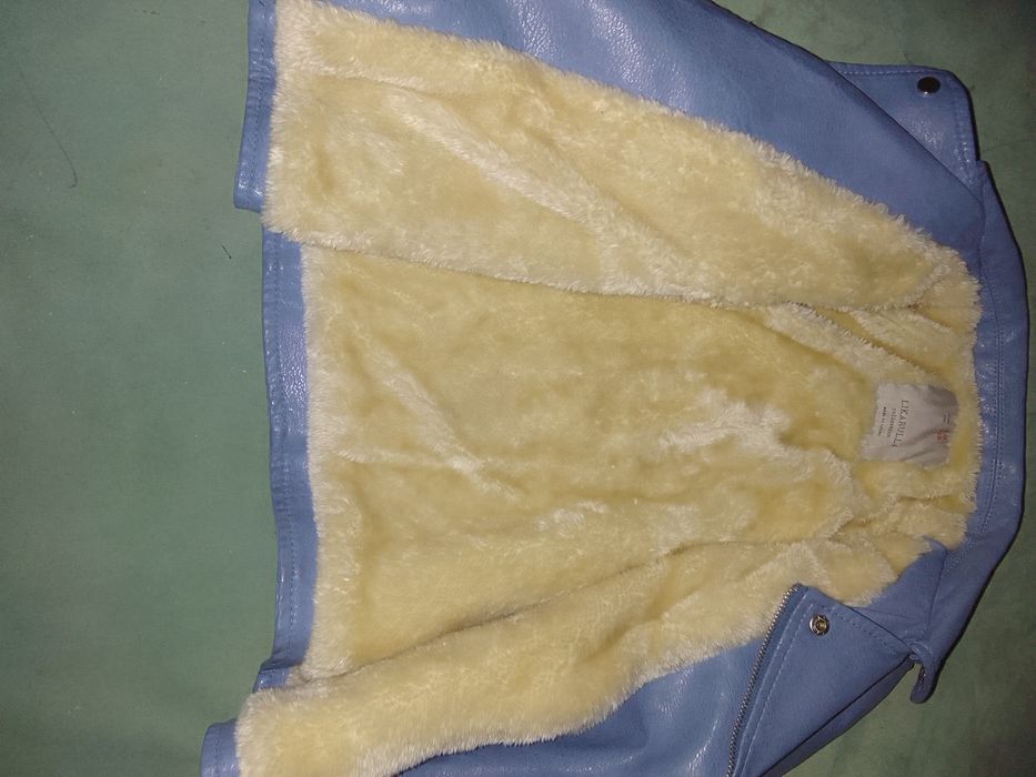 Продам куртки на девочку