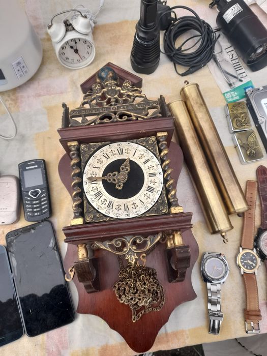 Ceas vechi de perete