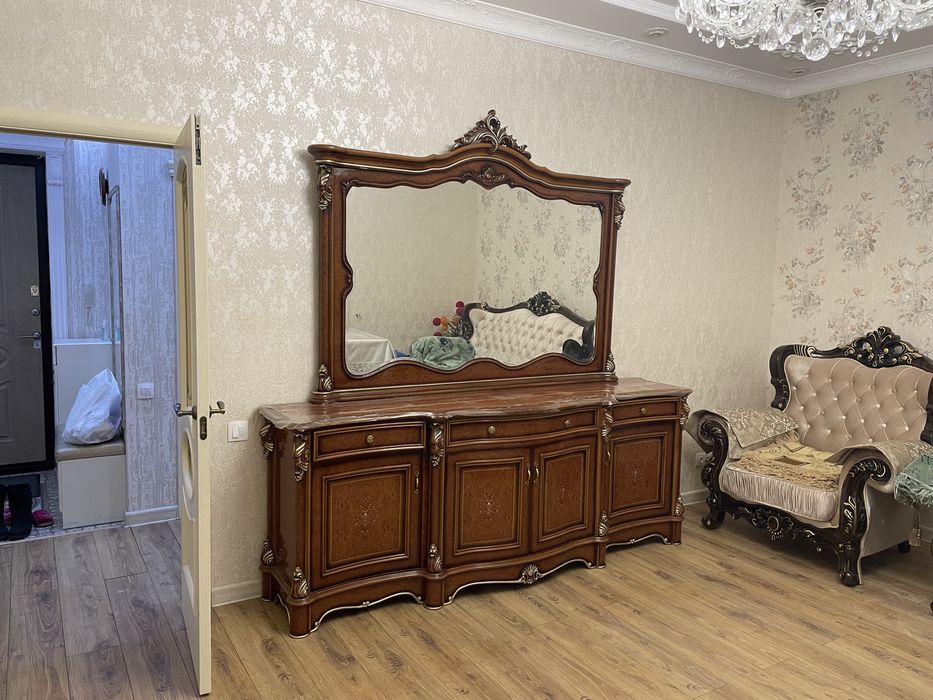 Продам комод с зеркалом