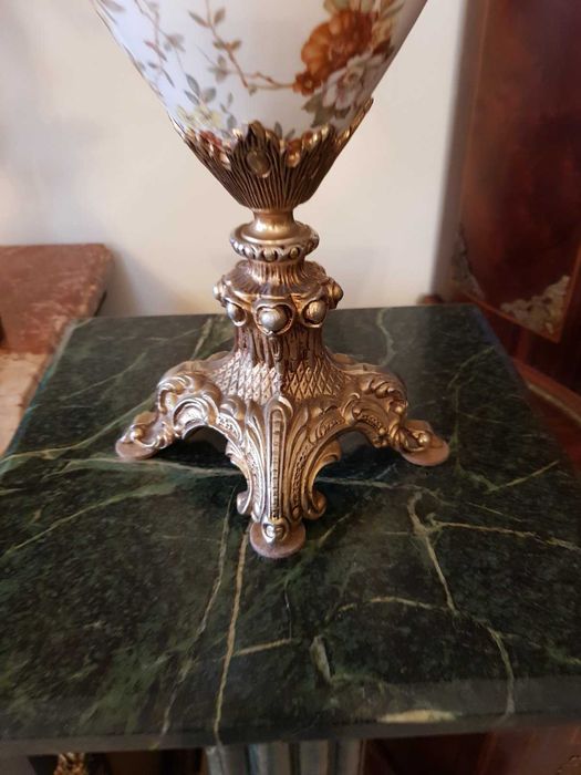 Антична кана от бронз и порцелан