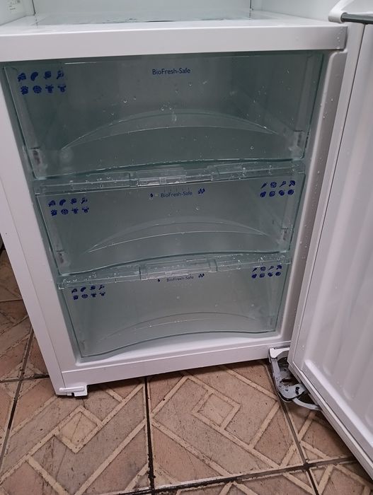 Голям хладилник, охладител Liebherr А+++  с 2 години гаранция!