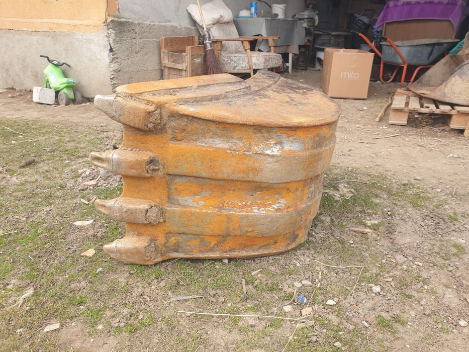 Vând cupa buldoexcavator