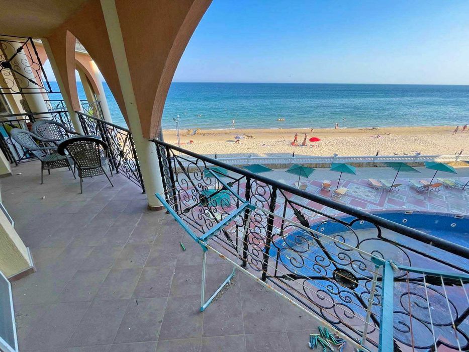 Стилен тристаен апартамент, Първа линия, Фронтална гледка море