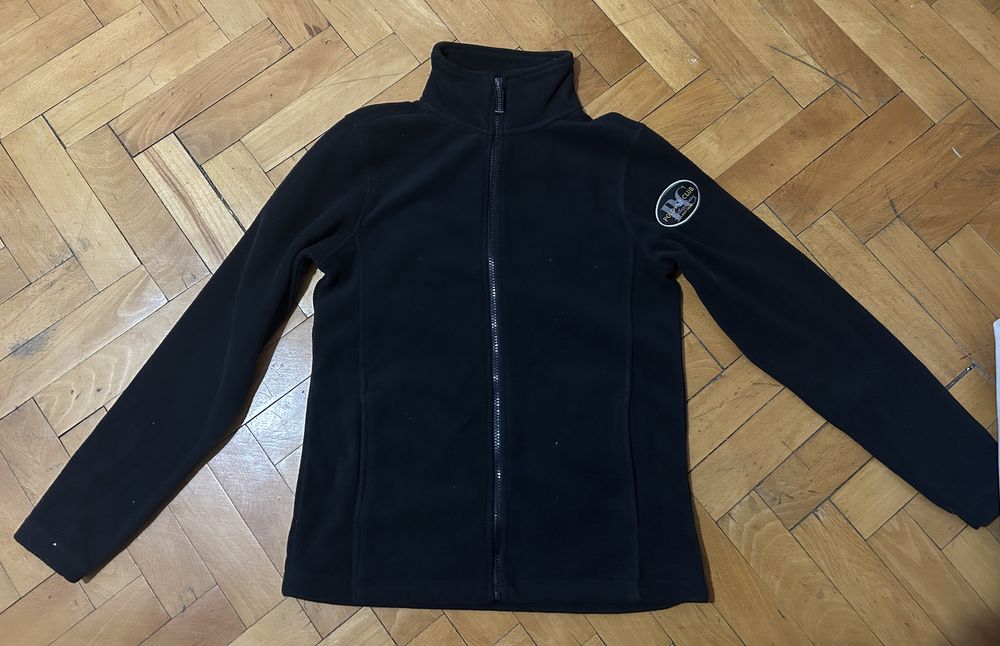 Bluza neagra echitatie