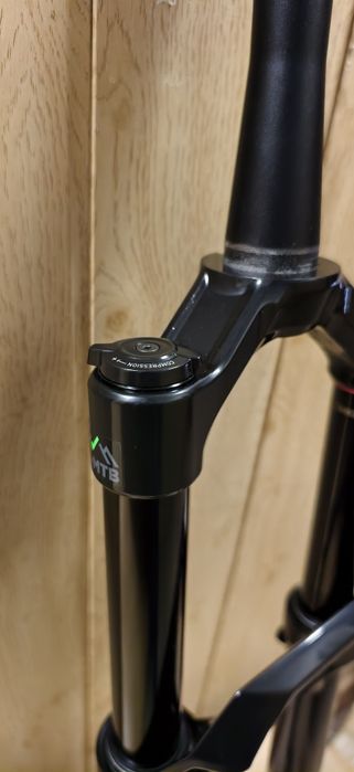 Вилка RockShox Lyrik Base RC DebonAir 29" 160mm Boost 15x110mm НОВА