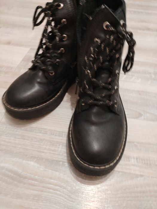 Продам осенние сапоги для девочки, бу