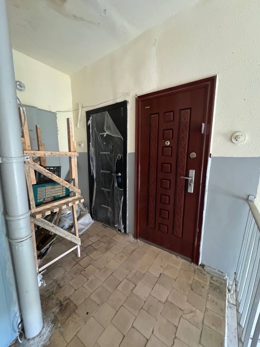 Дом сотилади бэшинчи этаж бир хона 39 кв янги сифатли  эшик ва акфа