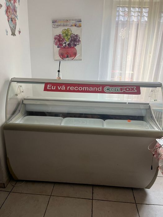 Vitrina pentru mezeluri