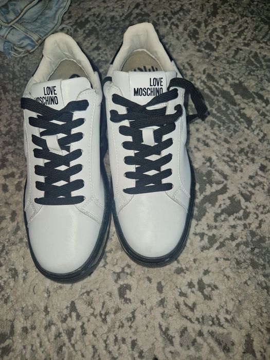 vand tenesi Moschino