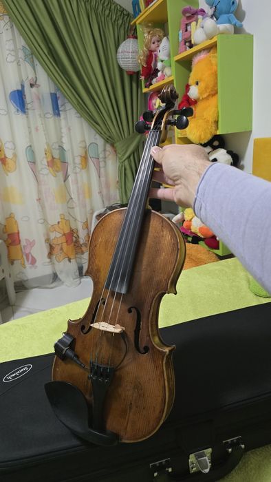 Vand urgent vioara 4/4 impecabila