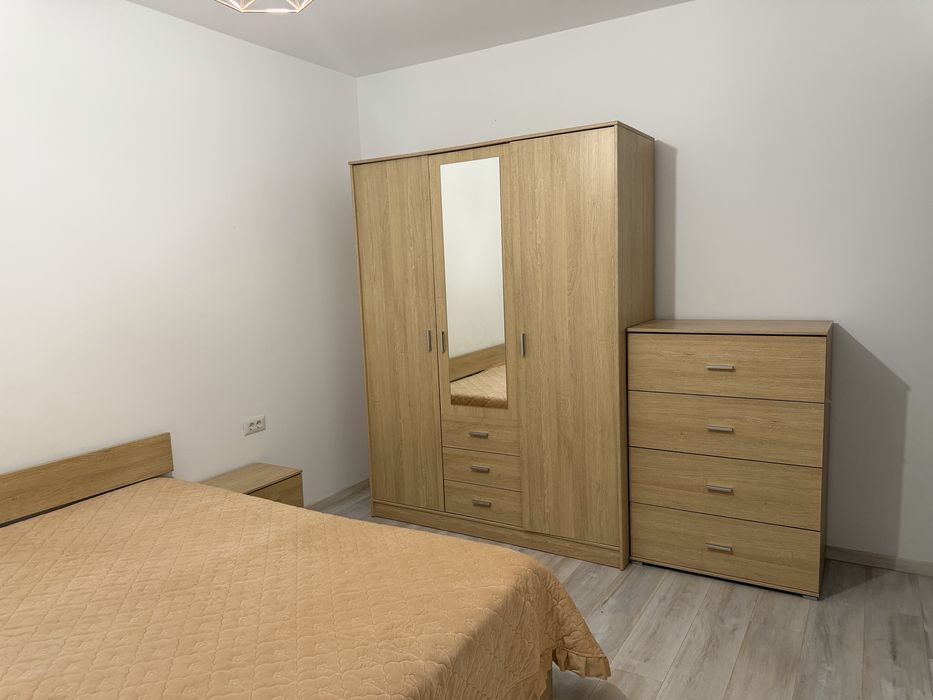 De închiriat apartament 3 camere