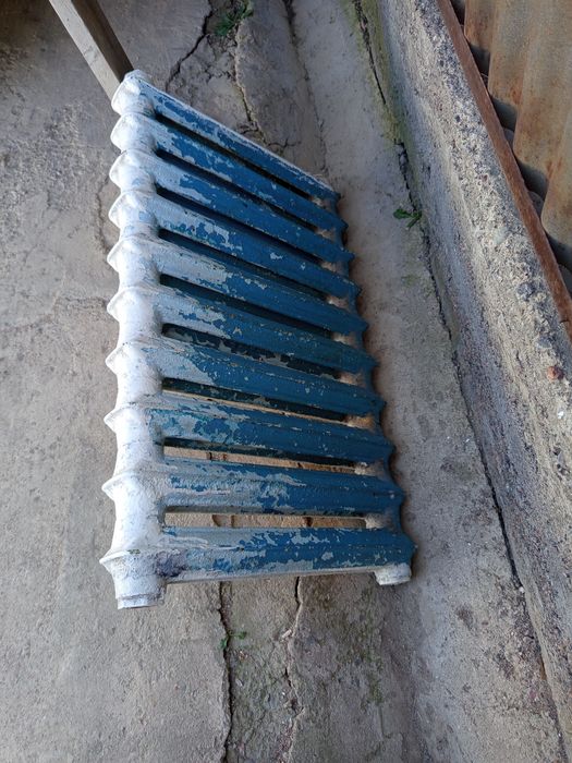 Продам чугуный батарею