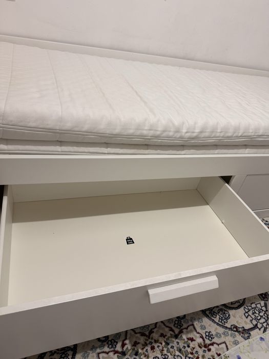 Двуспальная кровать IKEA с матрасом