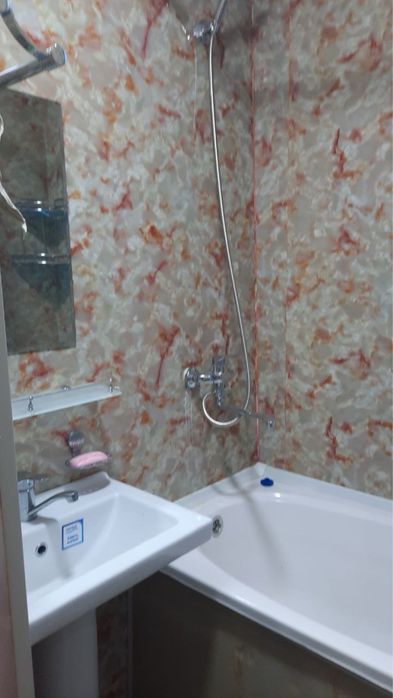 Yashnabod metrosi yonida 3 xonali uyga 4-talaba qiz kerak