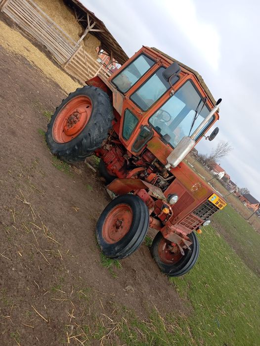Tractor Belarus 80 și remorca.