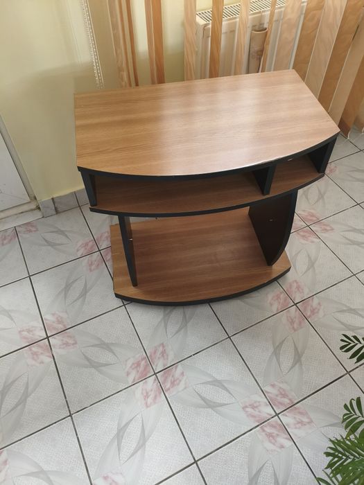 Vând comodă pentru Tv