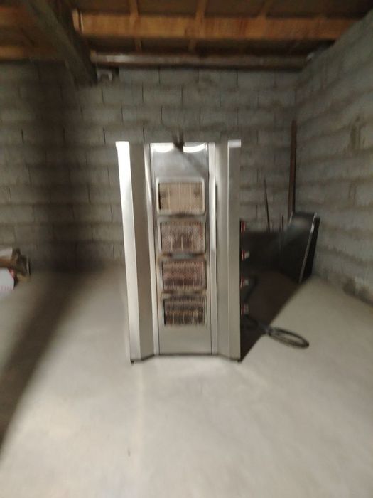 Shavurmani go'shtini pishiraydigon aparat holati yahshi