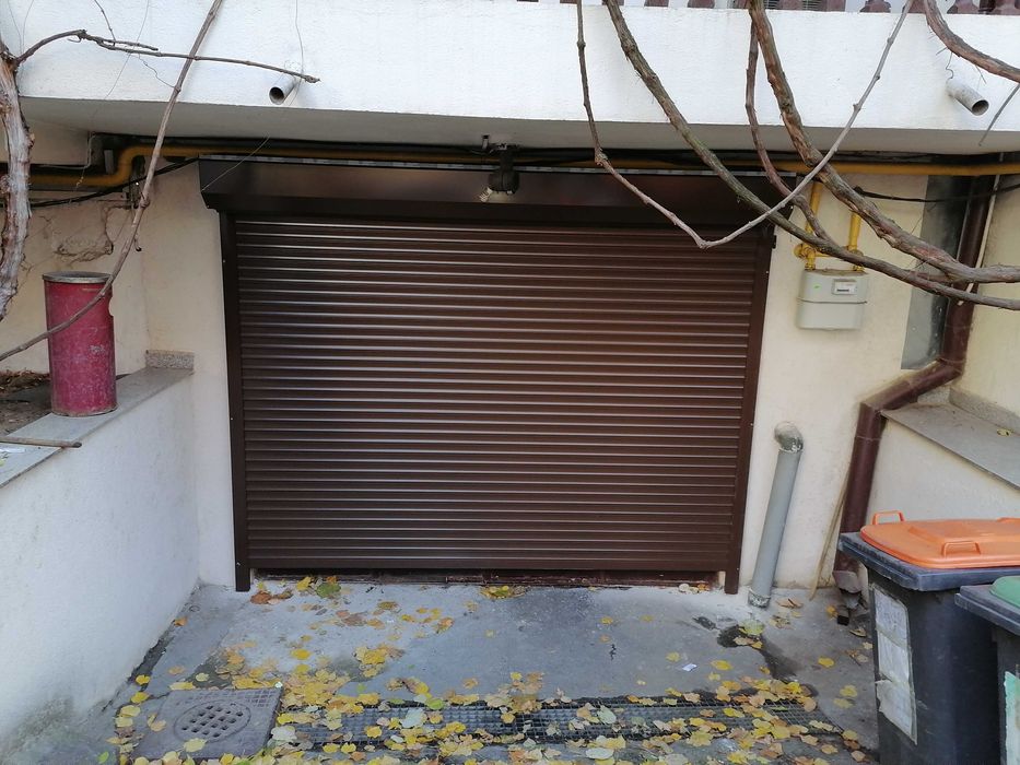 uși garaj tip rulou aluminiu