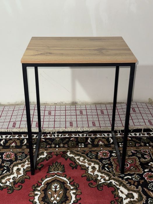 Маленький столик в стиле лофт